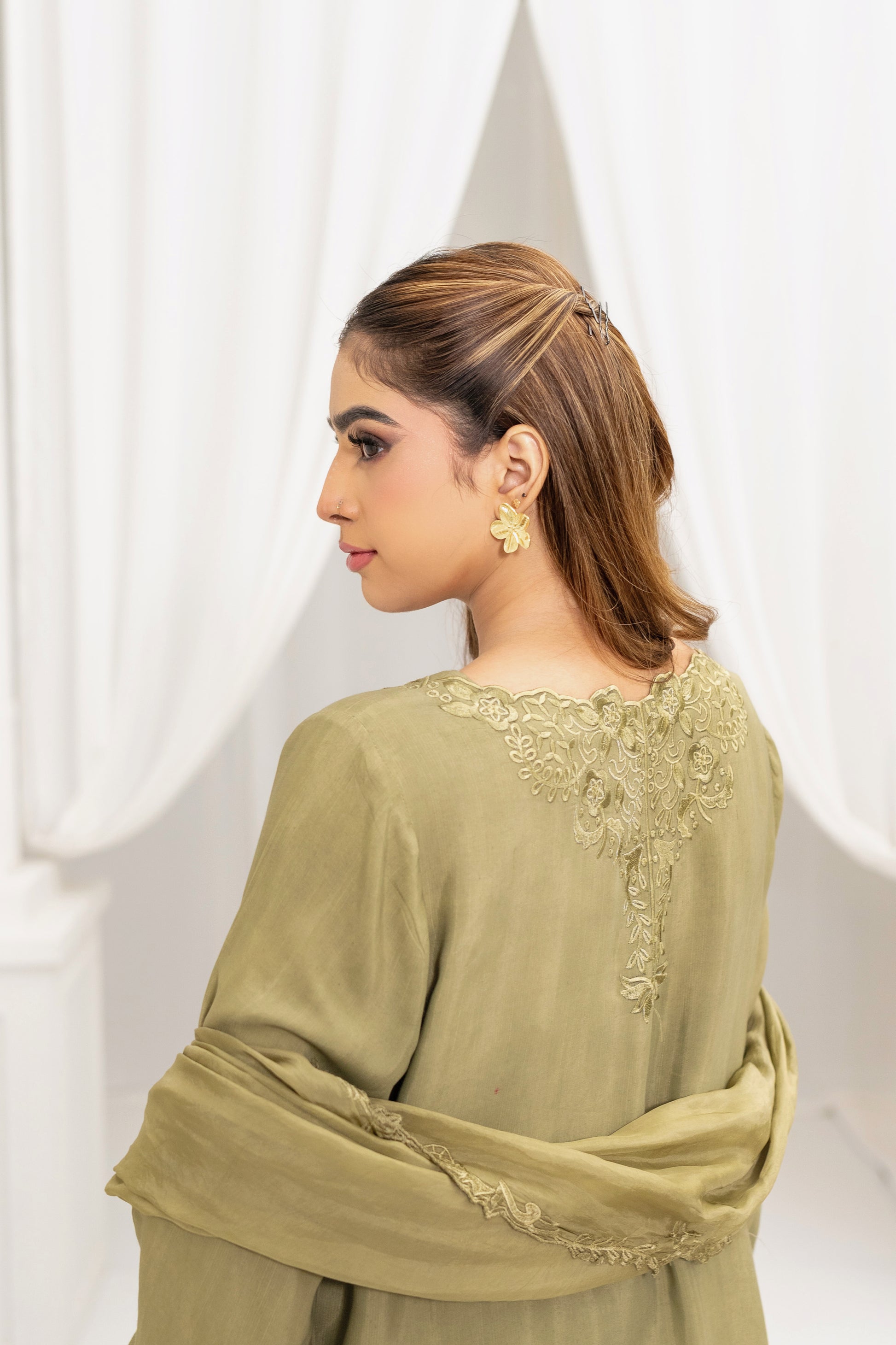 Women's Clothing Online in Pakistan | Meryl Wear | Lawn, Silk and Khaddar | Winter Collection | Luxury, Premium and Affordable.