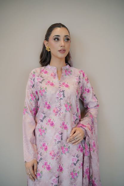 Woman wearing a light pink floral dress close up - Meryl Wear