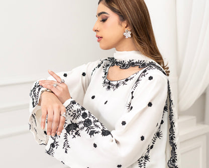 Embroidered silk kurta close up detail – Meryl Wear